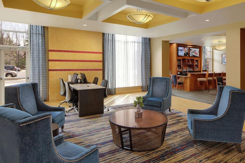 Отель Doubletree Richmond Airport Сандстон Экстерьер фото