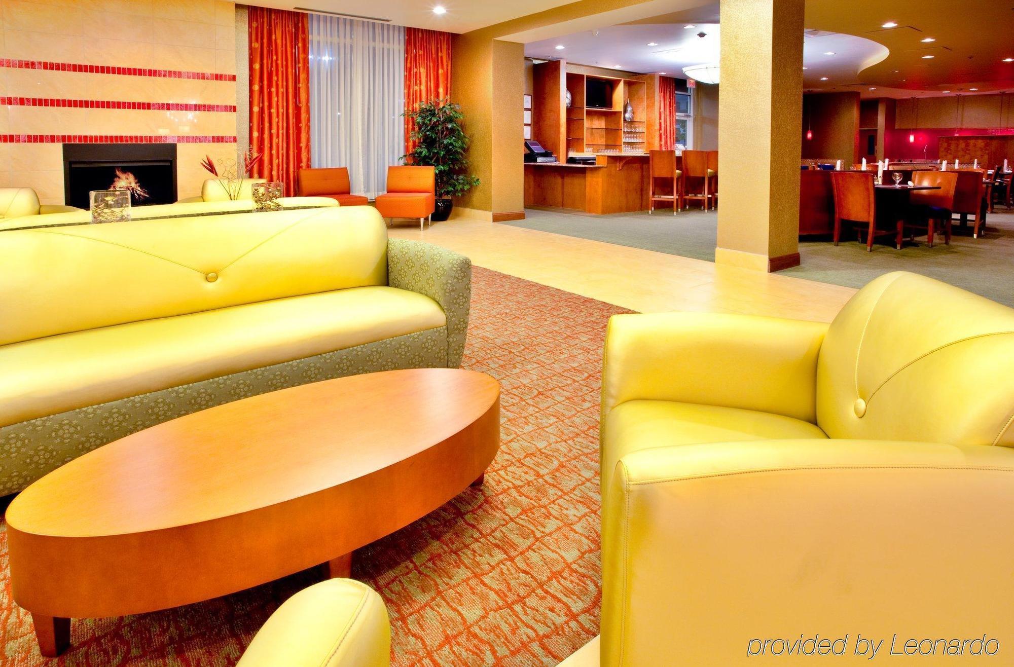 Отель Doubletree Richmond Airport Сандстон Интерьер фото